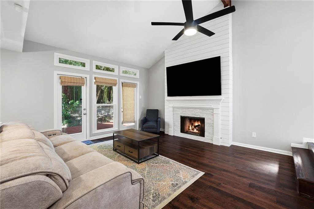 1831 Rockridge Place Ne Property Photo 1