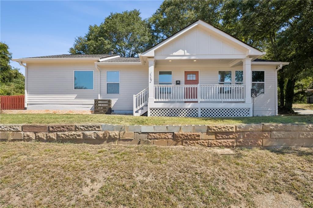 112 E Stephens Street Property Photo 1