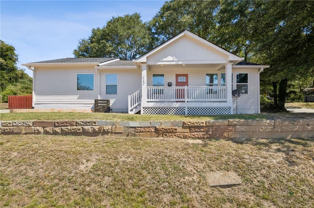 112 E Stephens Street Property Photo 2
