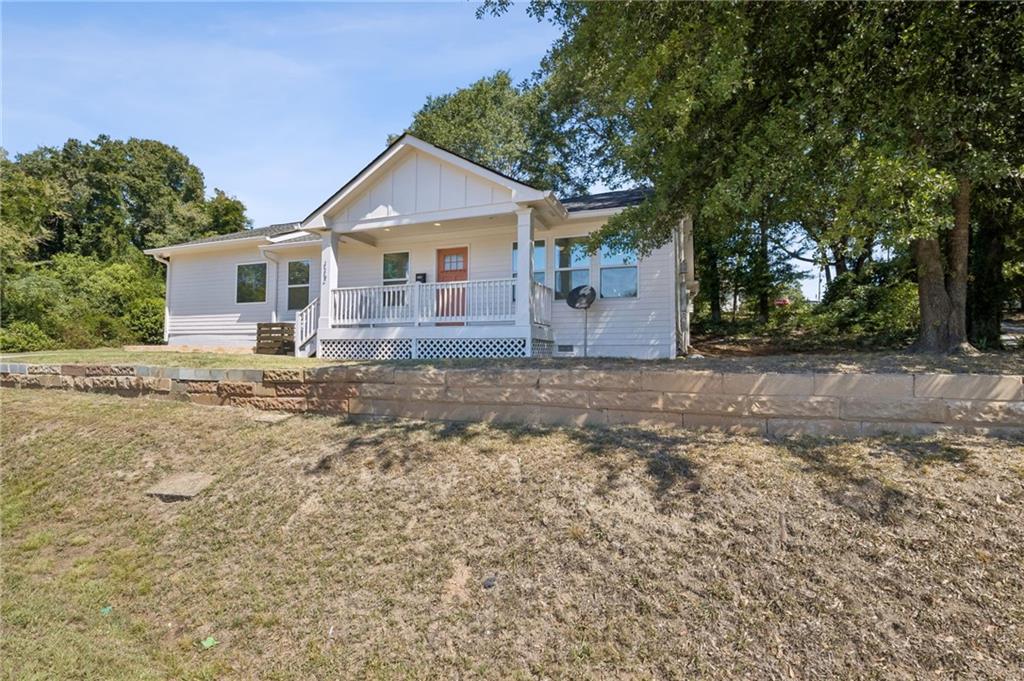 112 E Stephens Street Property Photo 3
