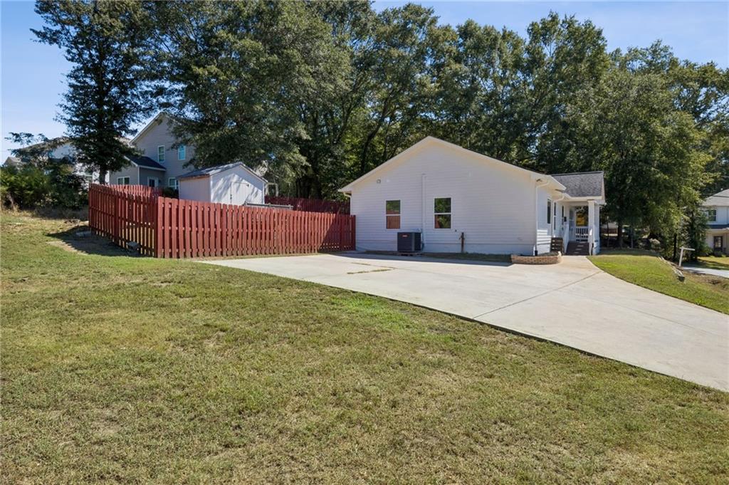 112 E Stephens Street Property Photo 5