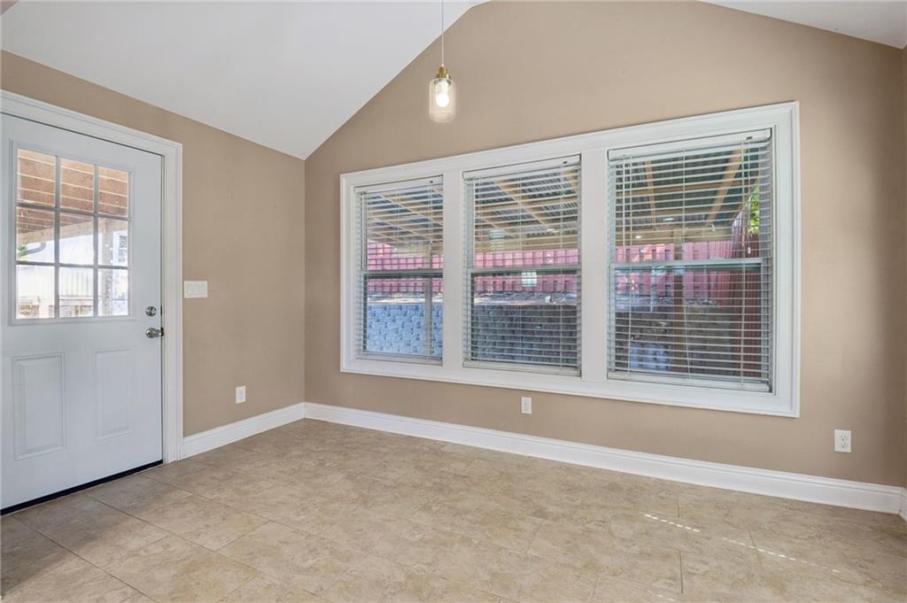 112 E Stephens Street Property Photo 23