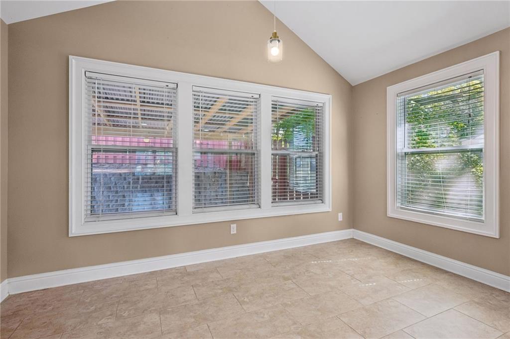112 E Stephens Street Property Photo 24