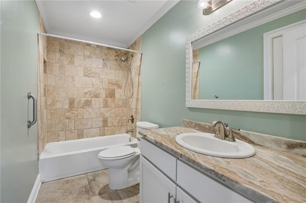 112 E Stephens Street Property Photo 38