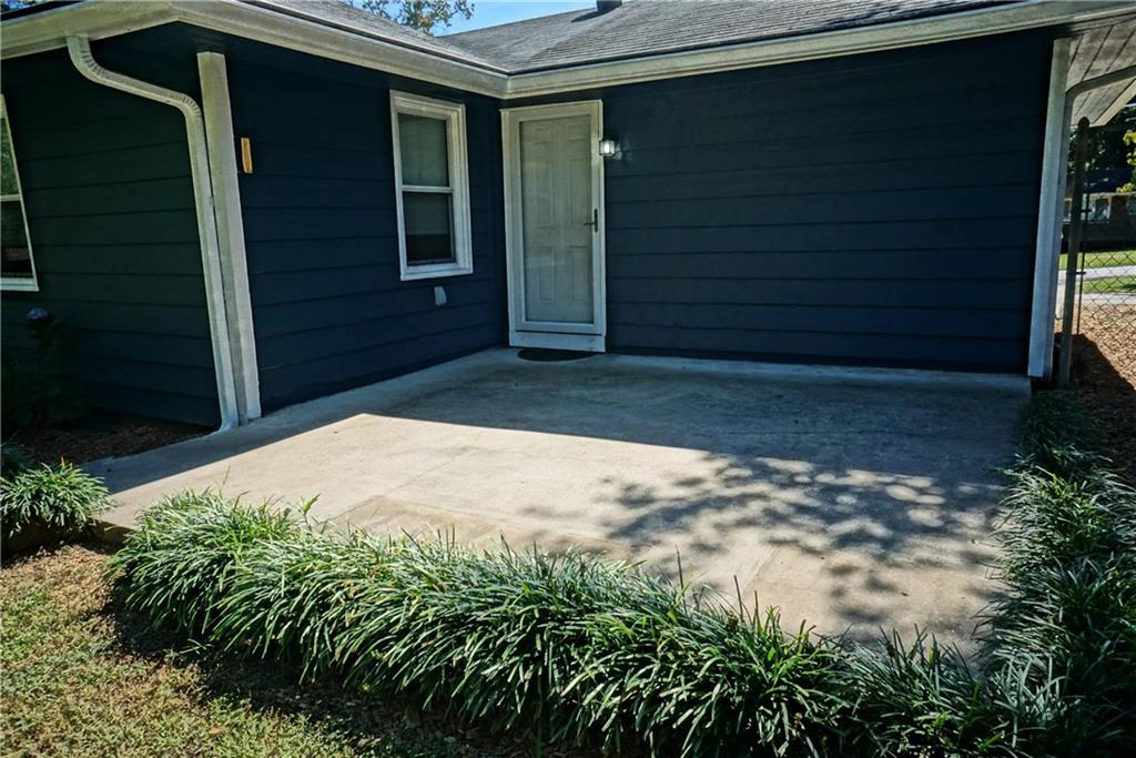 414 Gresham Property Photo 6