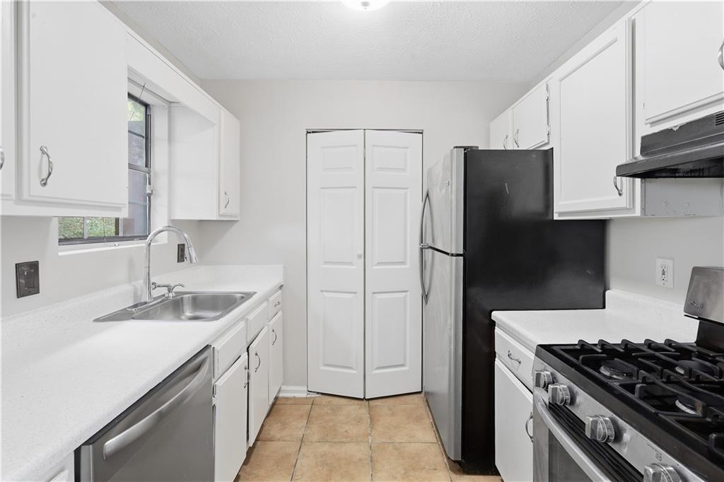6977 Flagstone Drive Property Photo 2