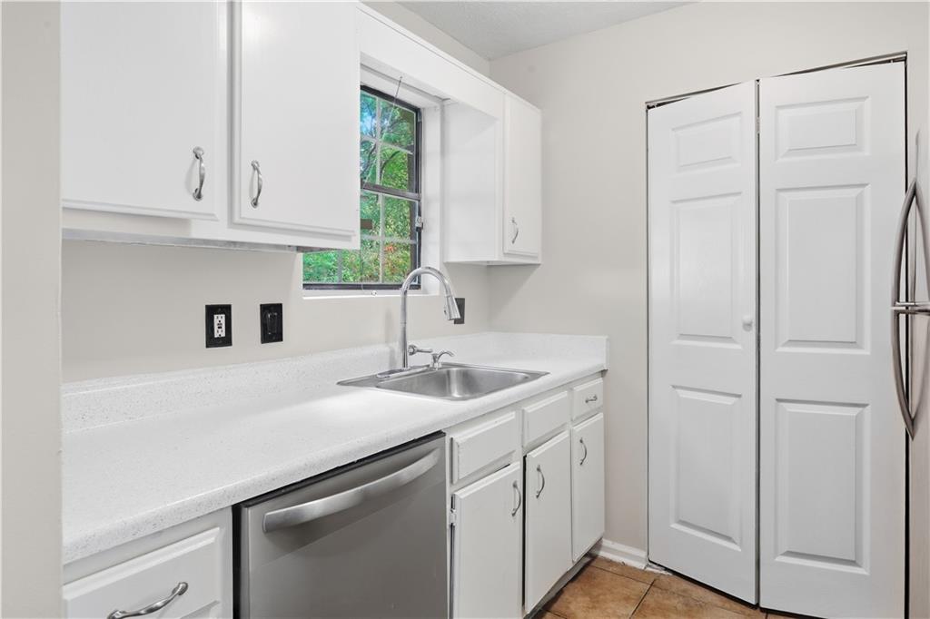6977 Flagstone Drive Property Photo 10
