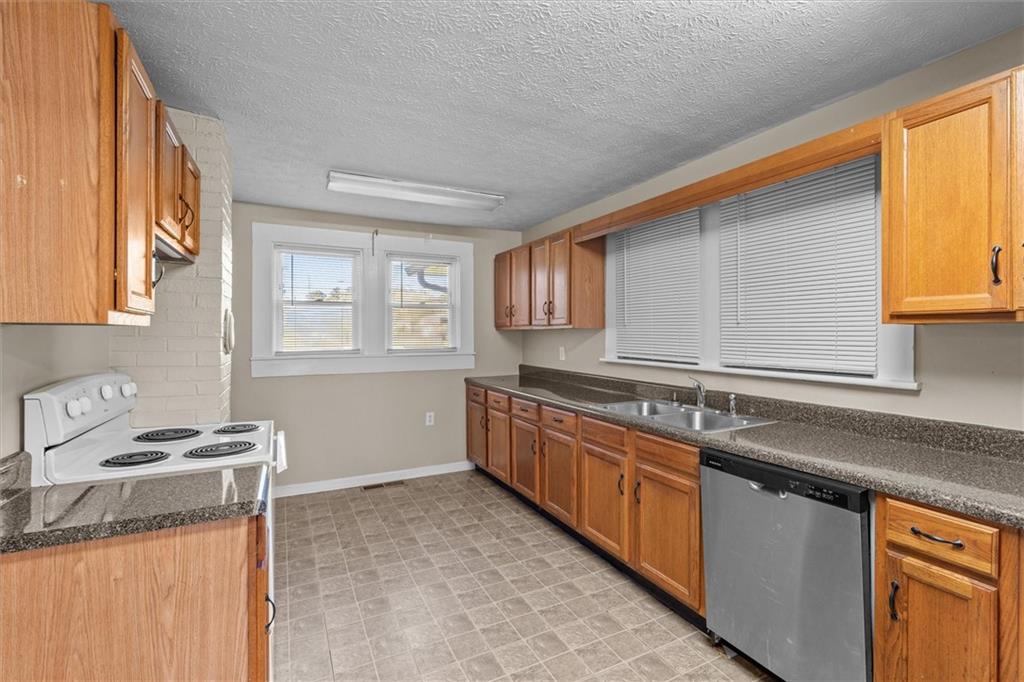 24 Mitchell St Property Photo 8