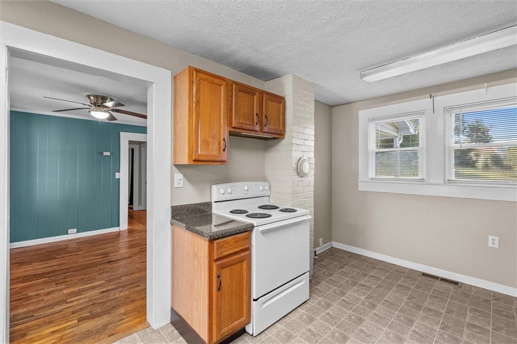 24 Mitchell St Property Photo 9