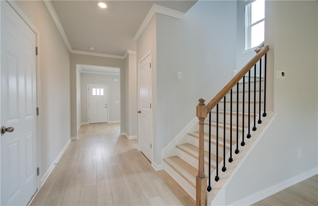 261 Chiswick Loop Property Photo 6