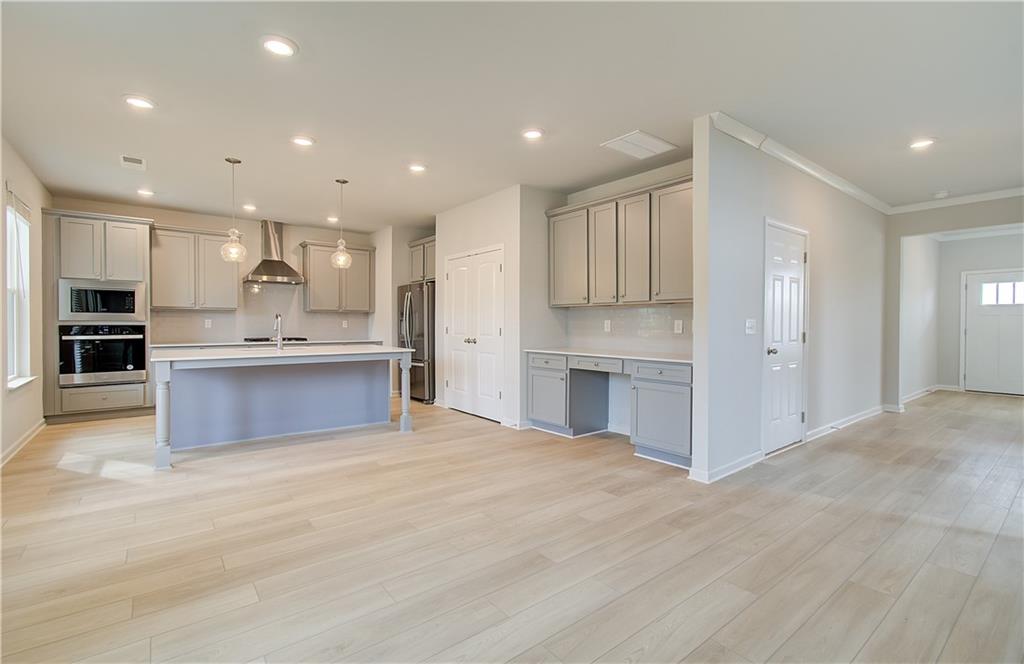 261 Chiswick Loop Property Photo 7