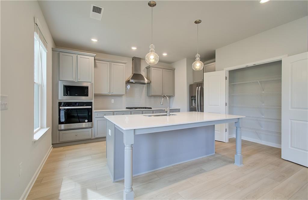 261 Chiswick Loop Property Photo 11