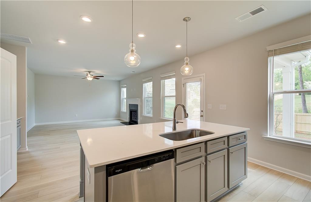 261 Chiswick Loop Property Photo 12