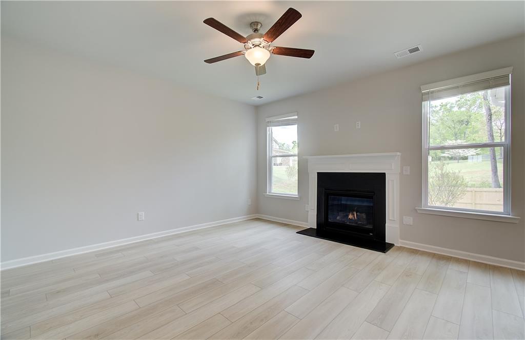 261 Chiswick Loop Property Photo 13