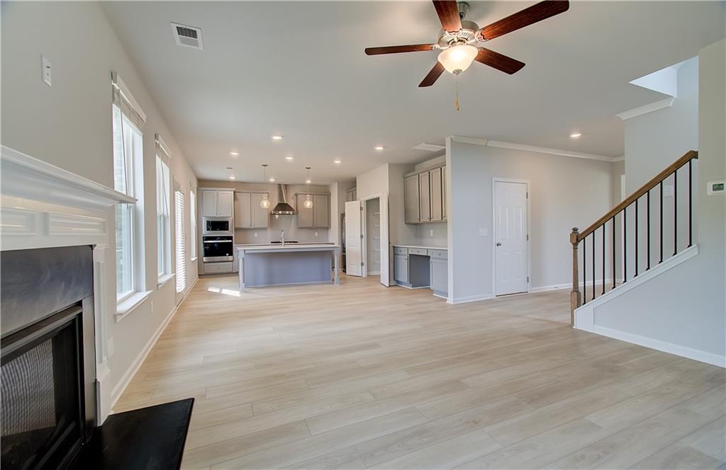261 Chiswick Loop Property Photo 15