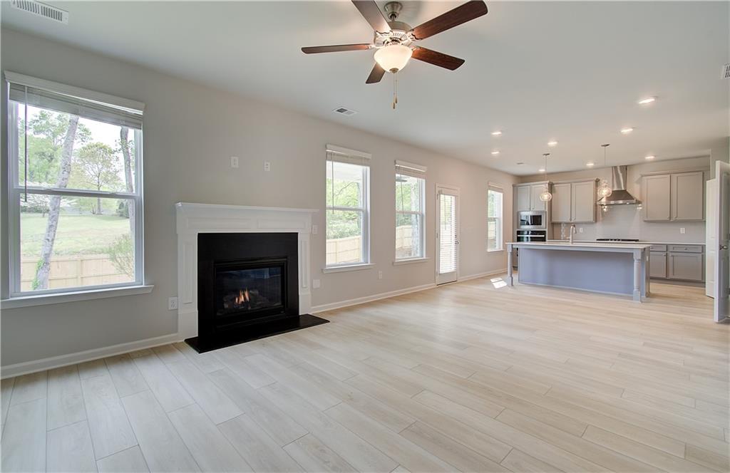 261 Chiswick Loop Property Photo 16