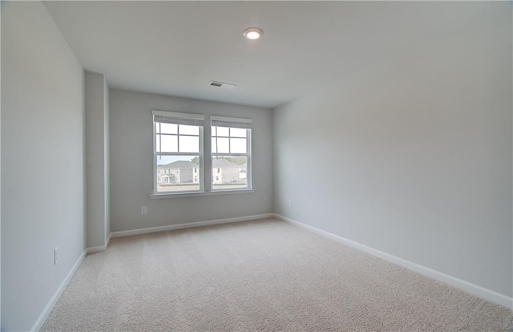 261 Chiswick Loop Property Photo 18