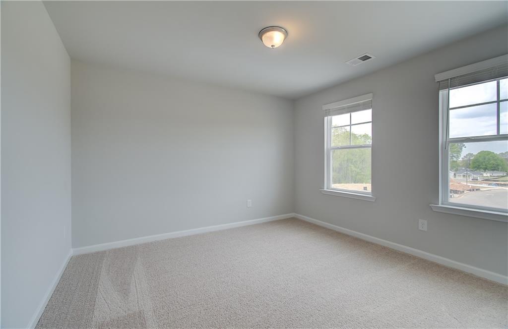 261 Chiswick Loop Property Photo 19