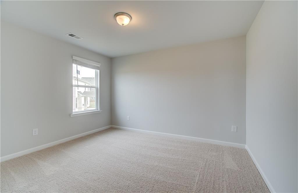 261 Chiswick Loop Property Photo 20
