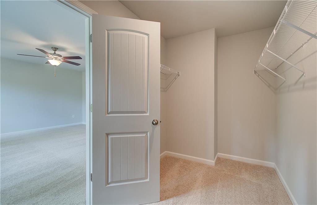 261 Chiswick Loop Property Photo 22