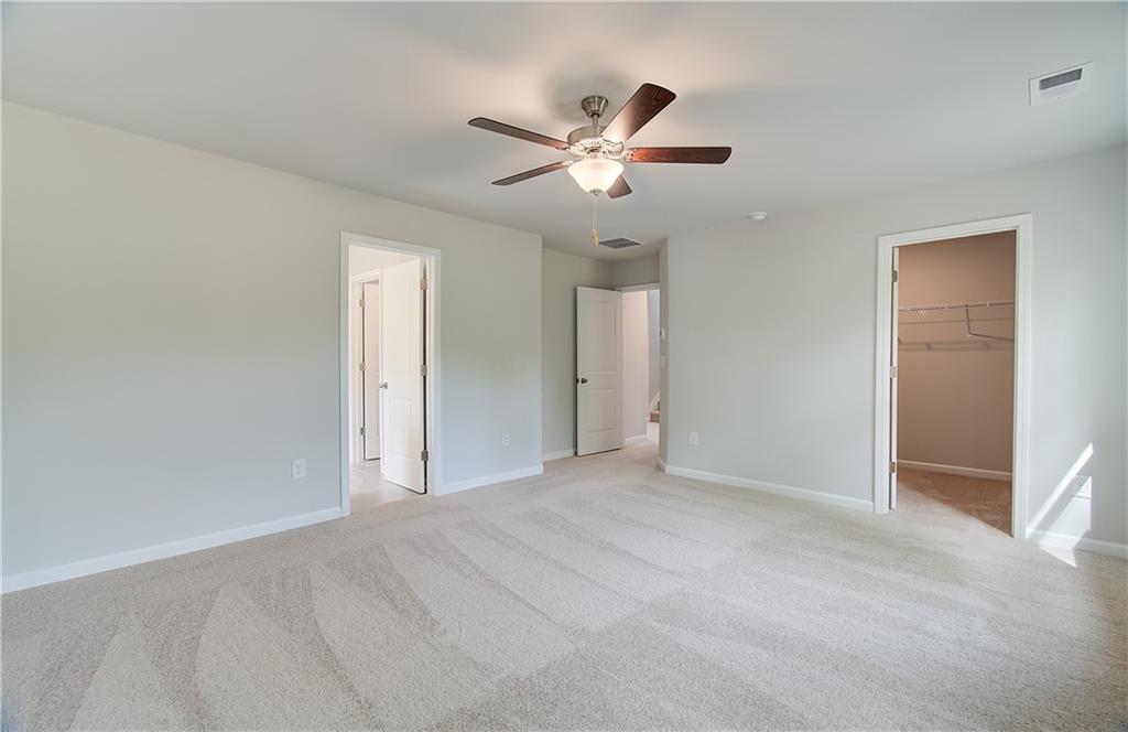 261 Chiswick Loop Property Photo 23