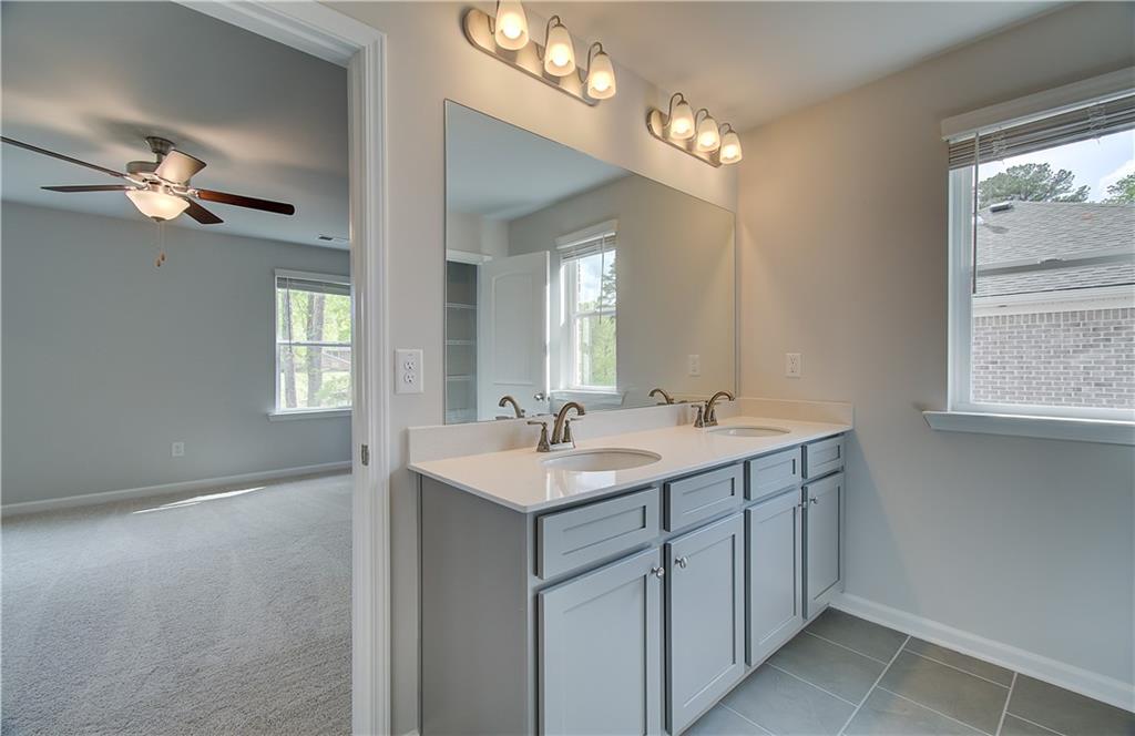 261 Chiswick Loop Property Photo 25