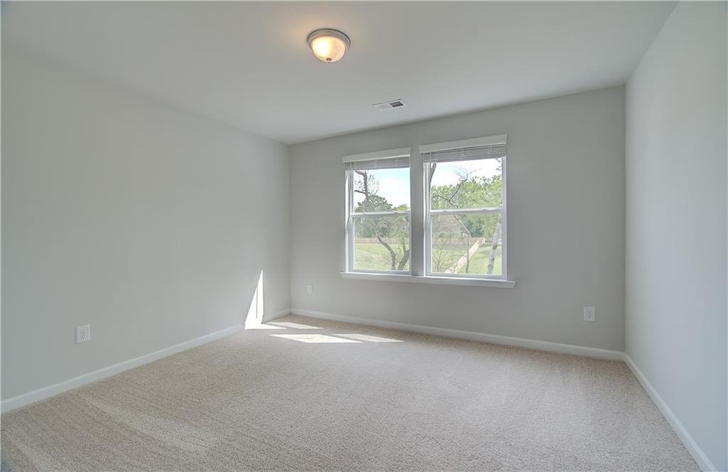 261 Chiswick Loop Property Photo 27