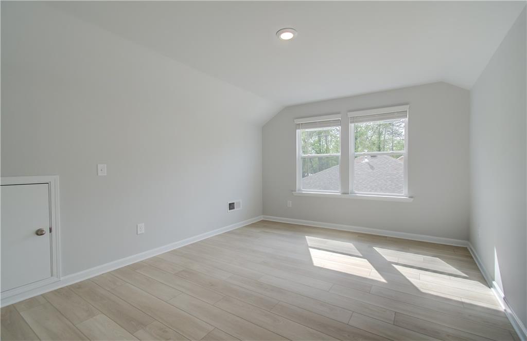 261 Chiswick Loop Property Photo 28