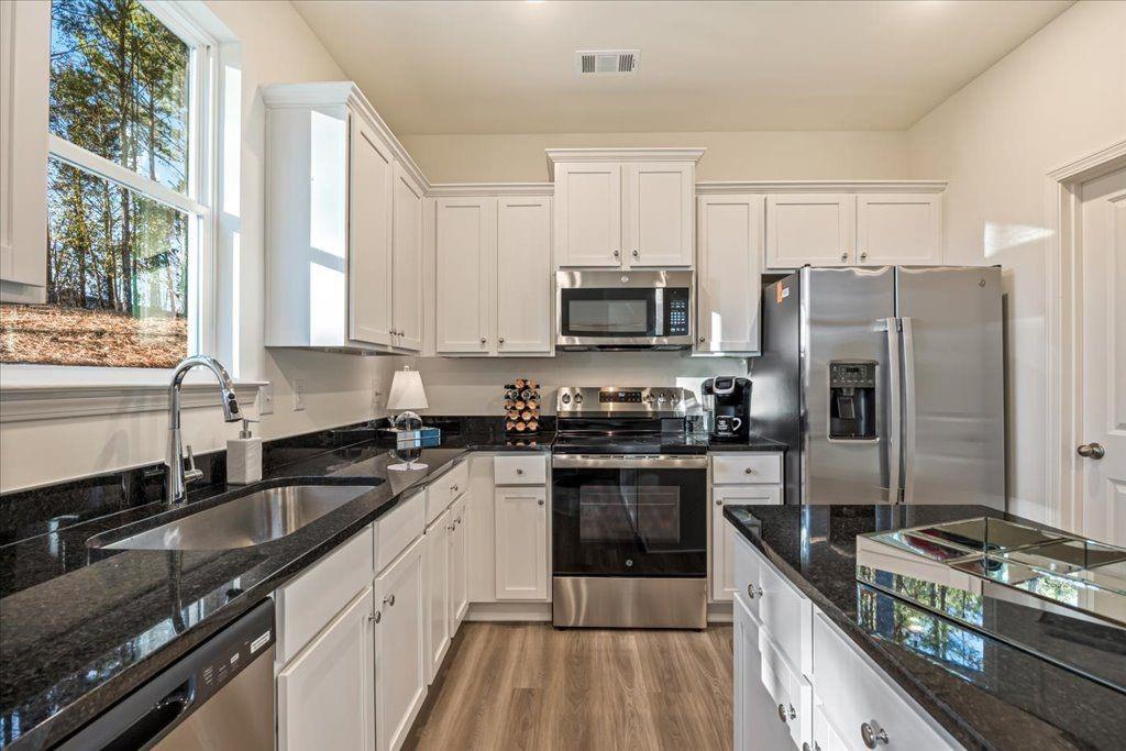 2562 Riverside Road Property Photo 2