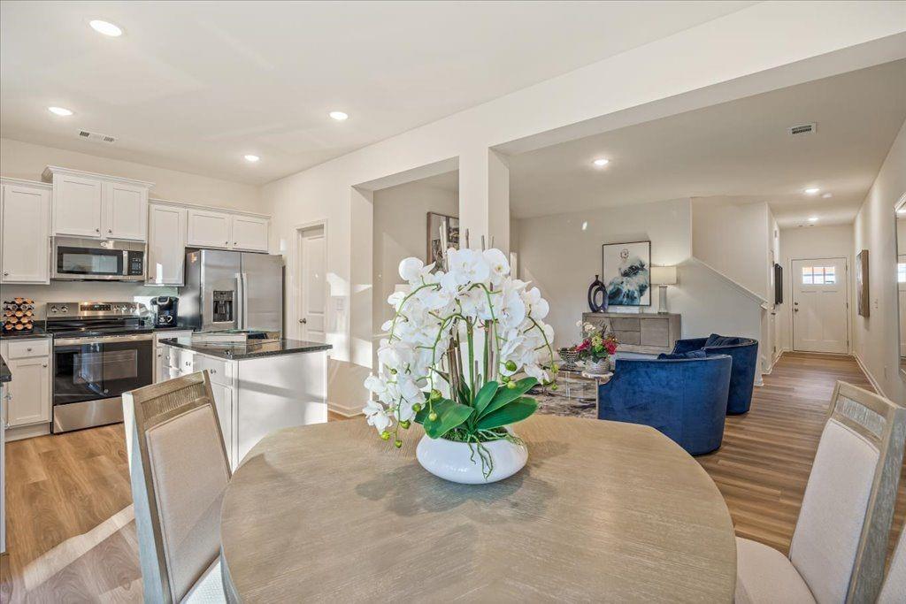 2562 Riverside Road Property Photo 4