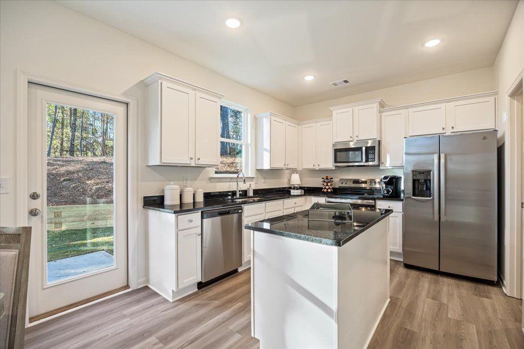 2562 Riverside Road Property Photo 11