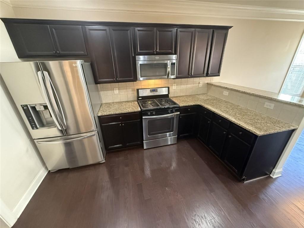 5085 Breezewood Circle Property Photo 3