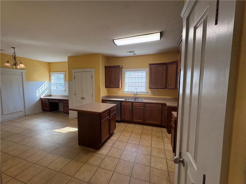 404 Park Place Property Photo 4