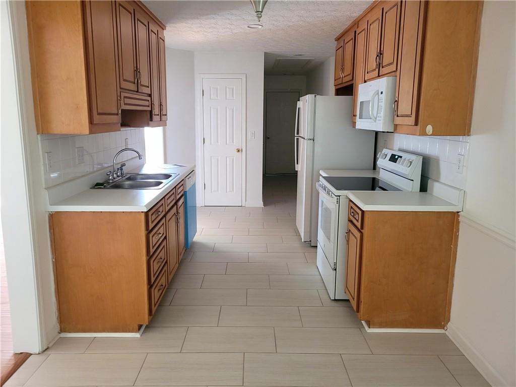 2360 Pettit Drive Property Photo 8