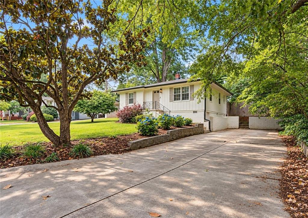 1005 Ridgecrest Drive Se Property Photo 1
