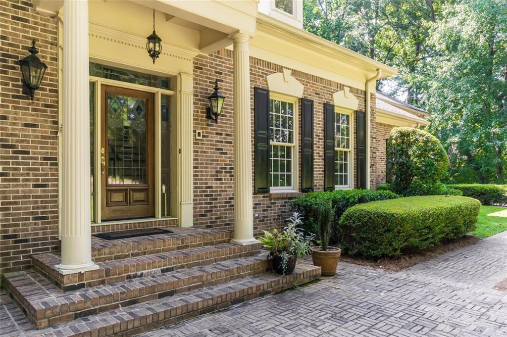 565 River Chase Point Property Photo 2