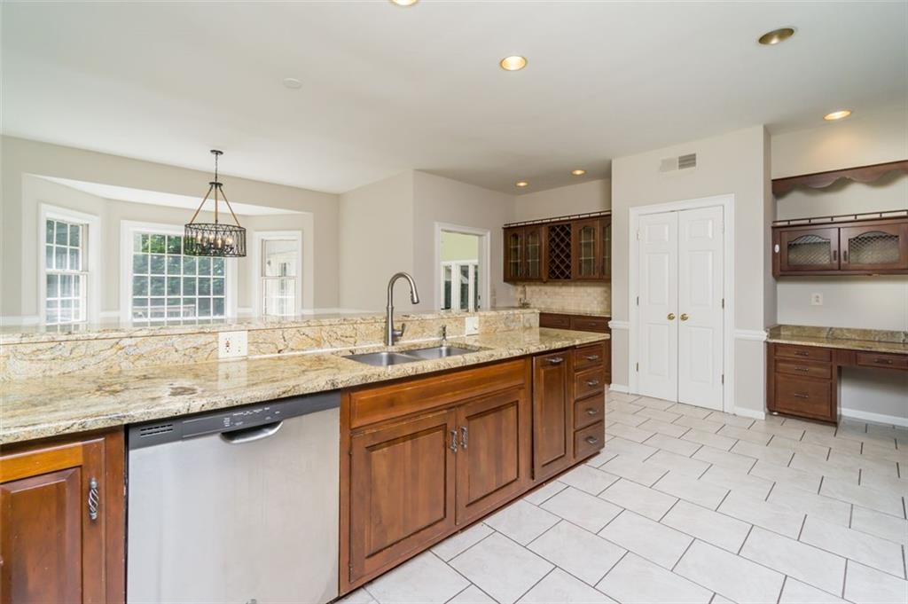 565 River Chase Point Property Photo 9