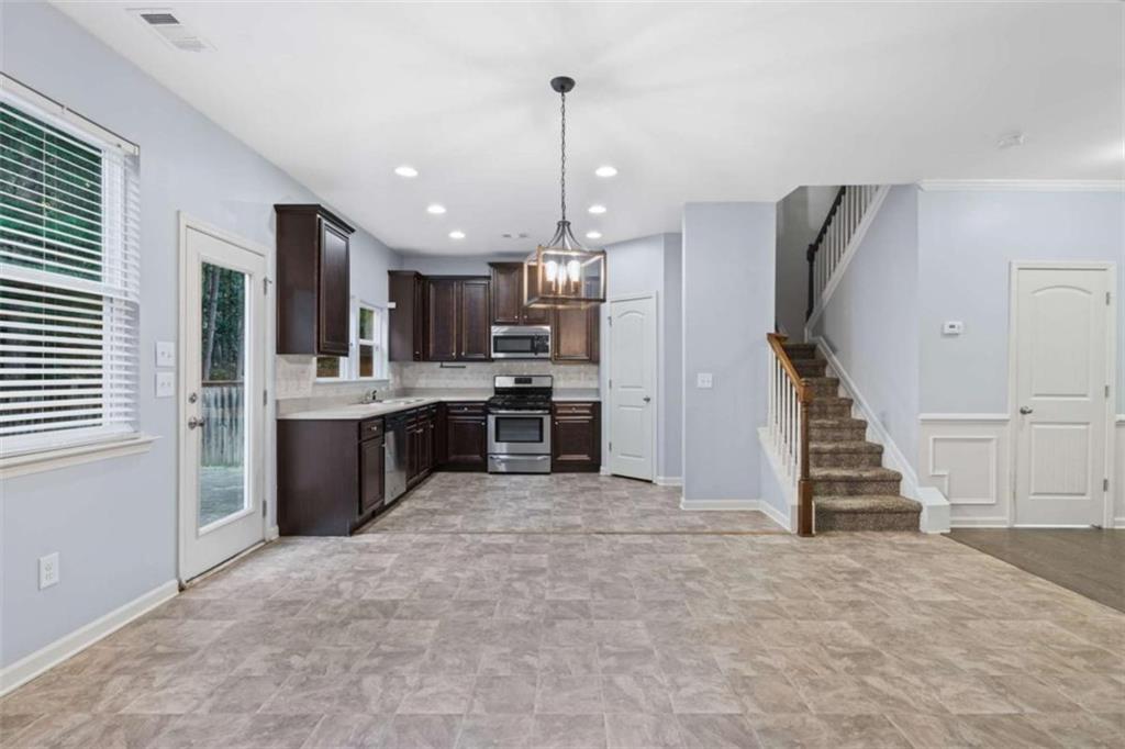 49 Windsor Way Property Photo 12