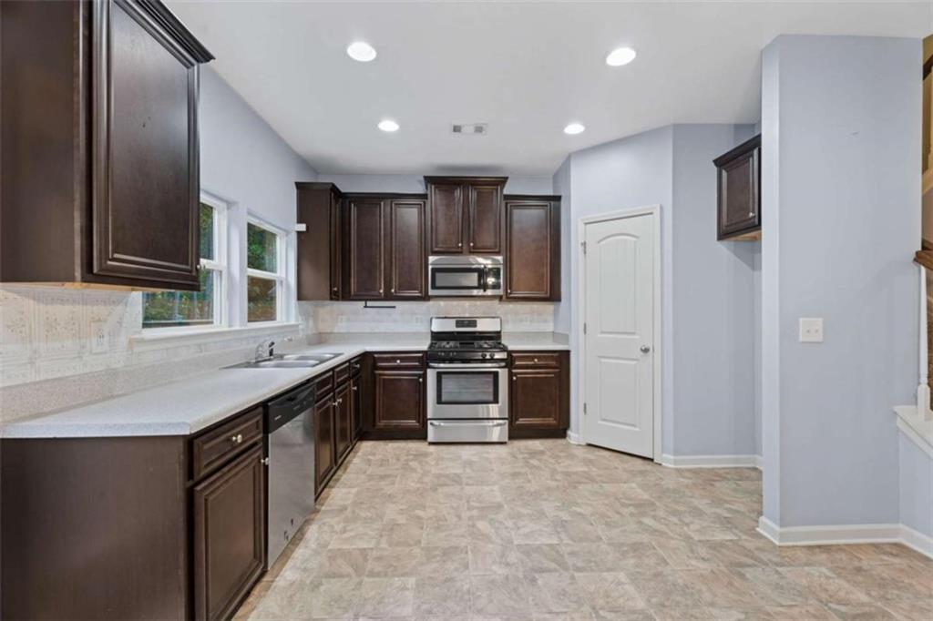 49 Windsor Way Property Photo 13