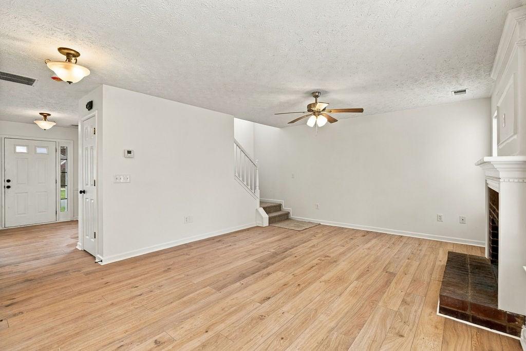 13 Equestrian Way Ne Property Photo 5