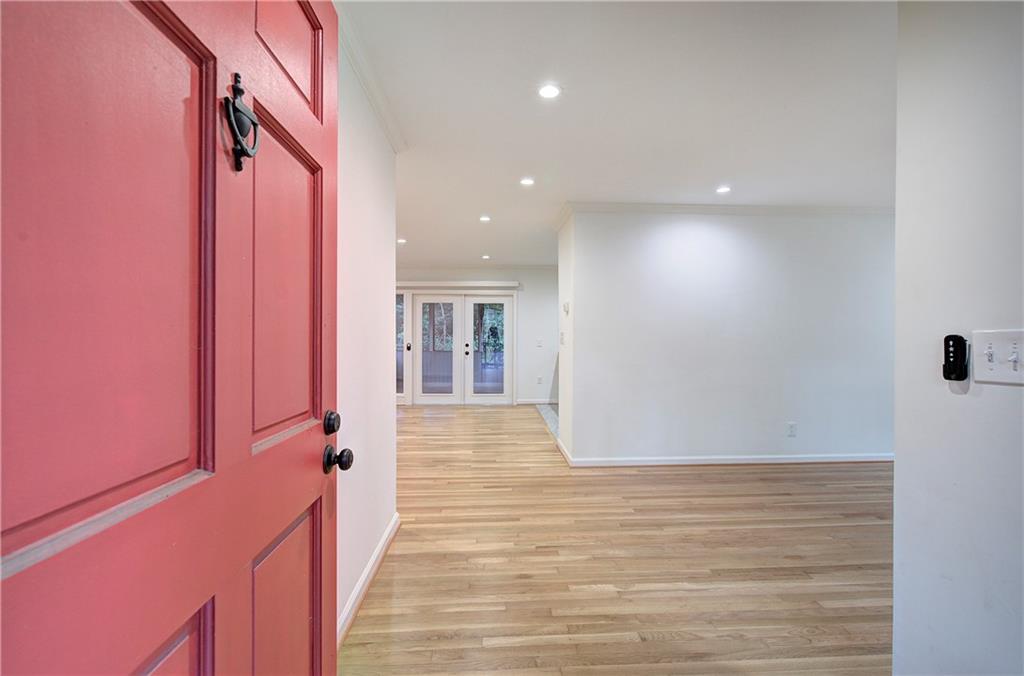 1990 Glenroy Place Se Property Photo 6