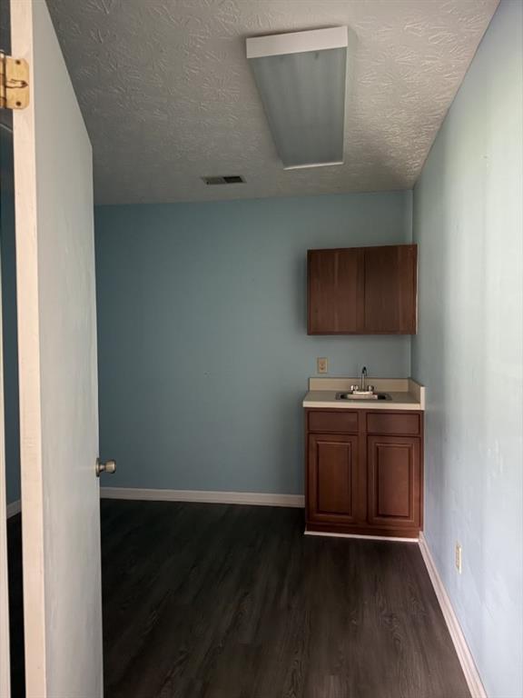 700 Breedlove Drive Unit D Property Photo 13