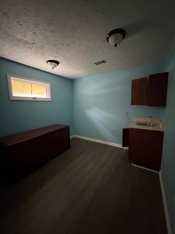 700 Breedlove Drive Unit D Property Photo 14
