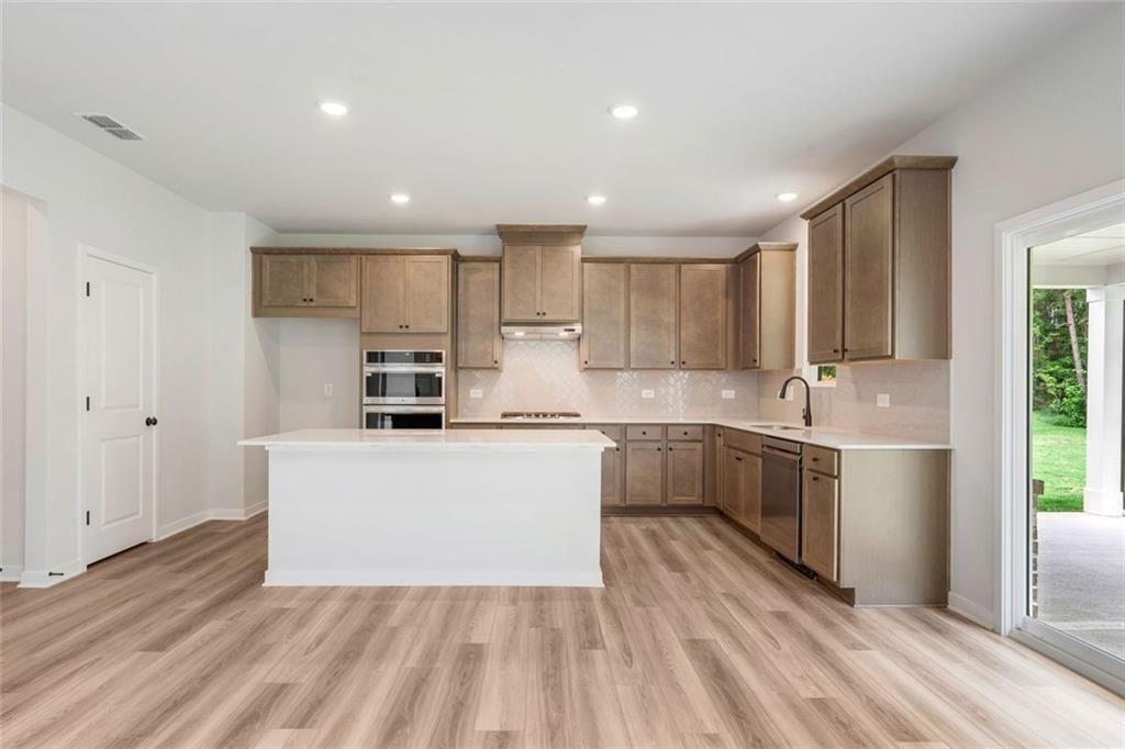 416 Amberleaf Cove Property Photo 8