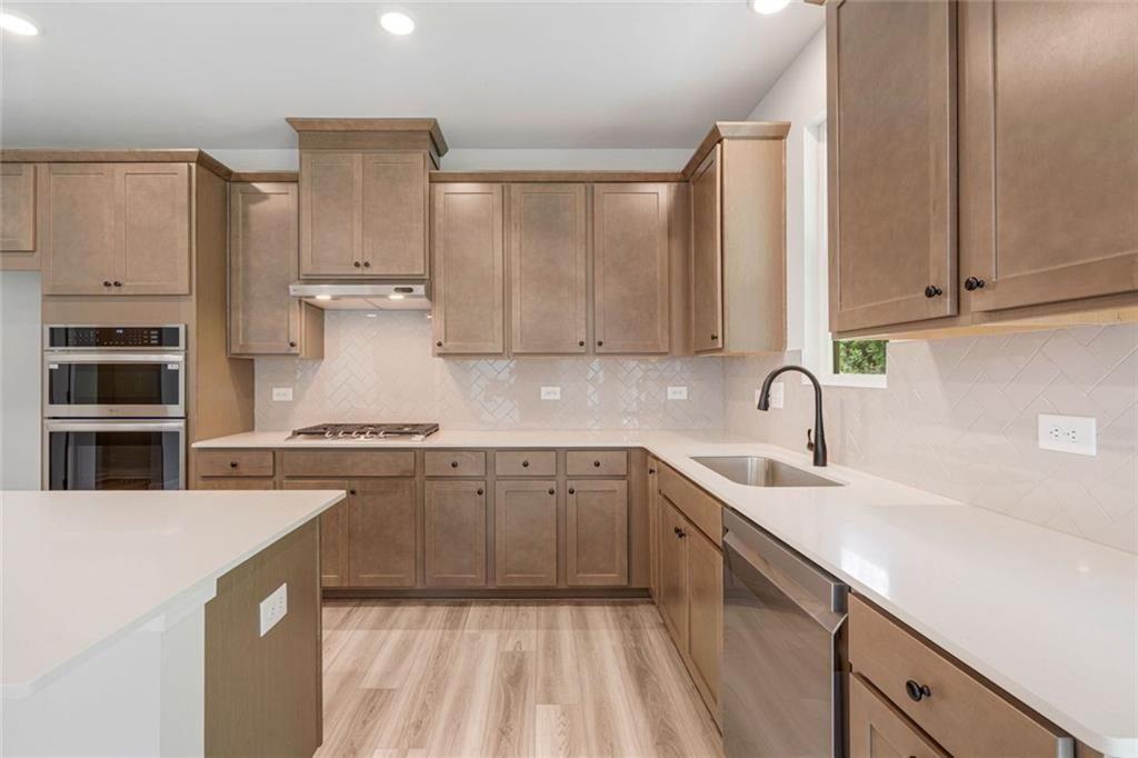 416 Amberleaf Cove Property Photo 9