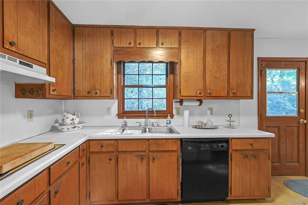 1466 Hewatt Road Property Photo 6