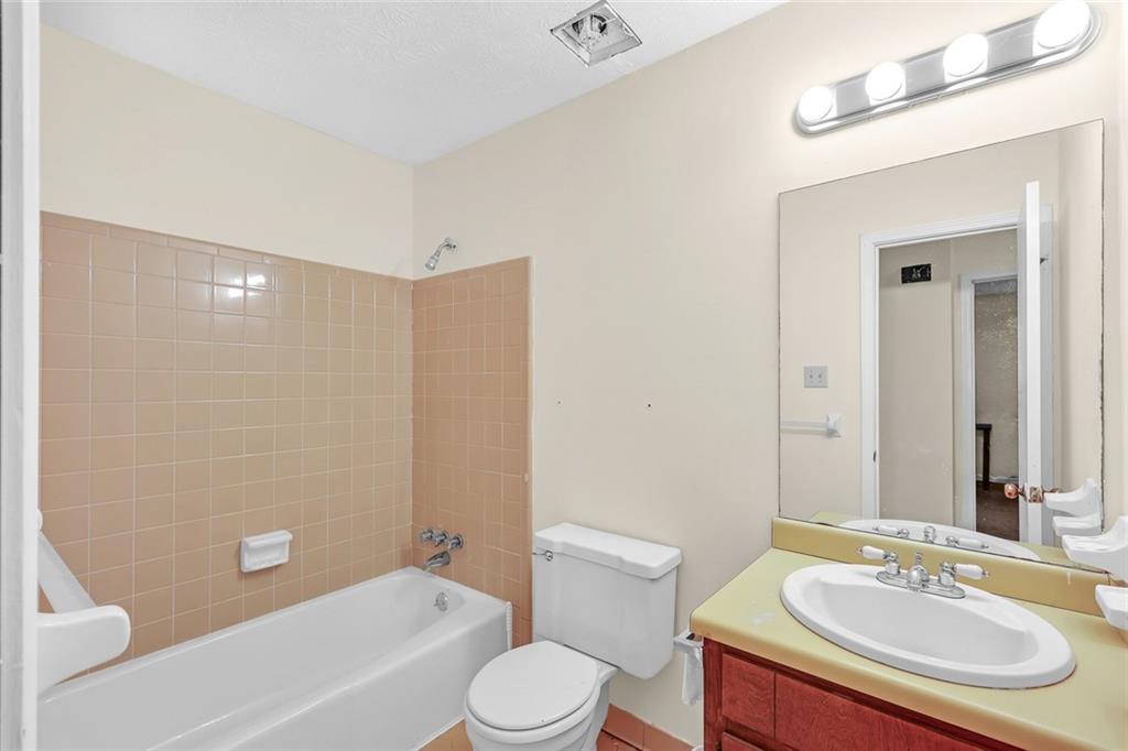 1466 Hewatt Road Property Photo 14
