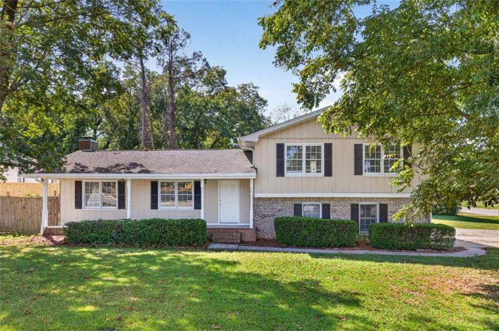 1021 Grayson Highway Property Photo 1