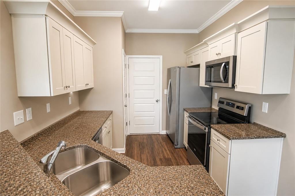 100 Squarewood Lane Property Photo 3