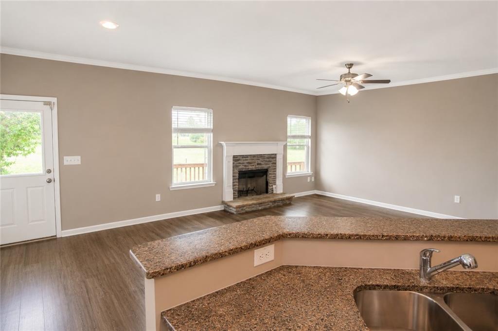 100 Squarewood Lane Property Photo 4